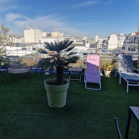 Romantic With A View Of The Sacré-cœur Parigi